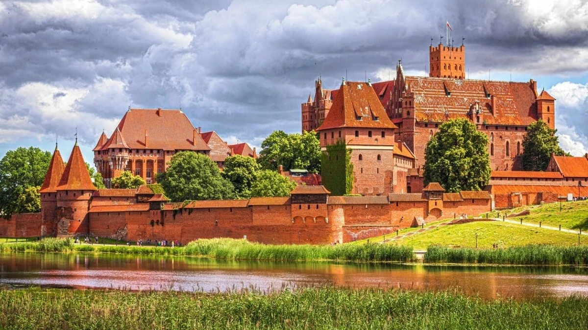 Malbork. TOP 8 atrakcji Malborka [PRZEWODNIK]